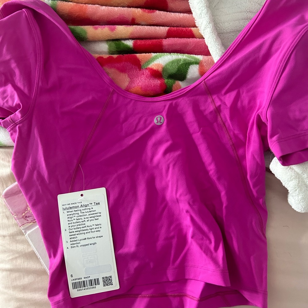 new with tags sonic pink align tee